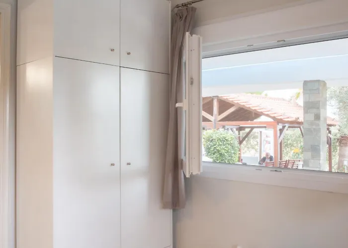 Hara W Heated Pool * Nea Iraklia