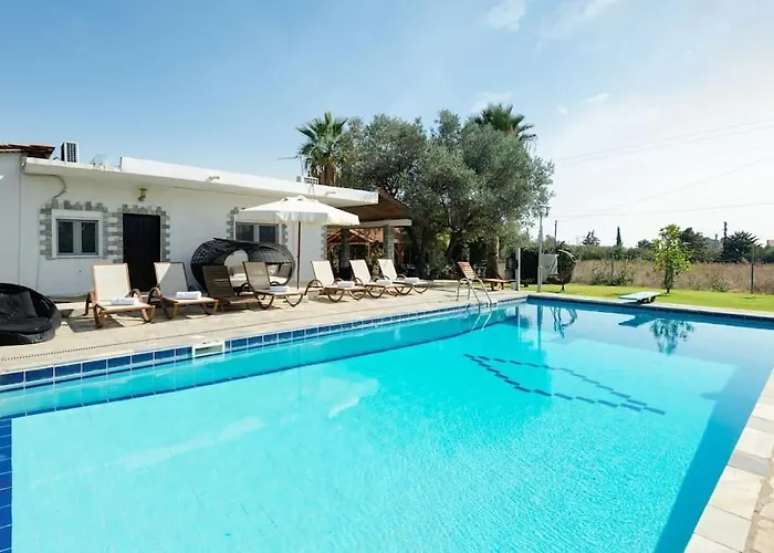 Hara W Heated Pool Nea Iraklia